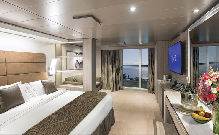 Yacht Club Deluxe Suite - Cruise Cabin Room
